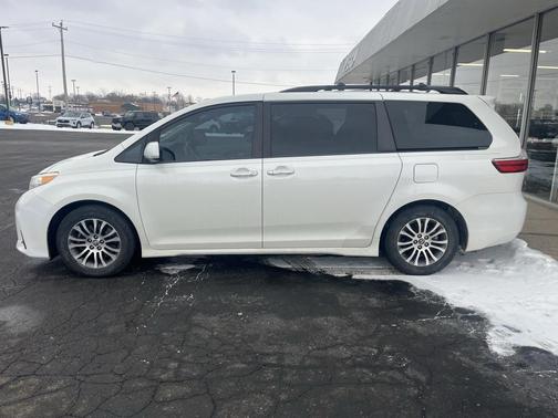 2018 Toyota Sienna XLE