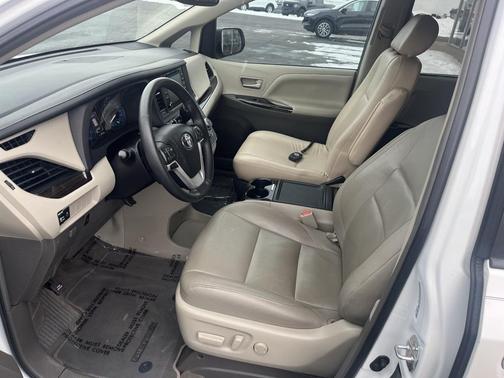2018 Toyota Sienna XLE