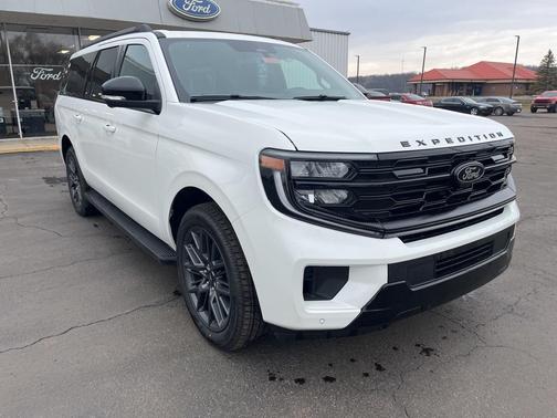 Star White Metallic Tri-Coat 2026 Ford Expedition Max Platinum SUV