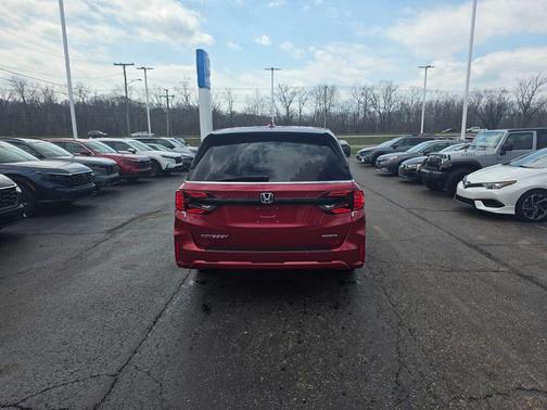 Radiant Red Metallic II 2026 Honda Odyssey Touring