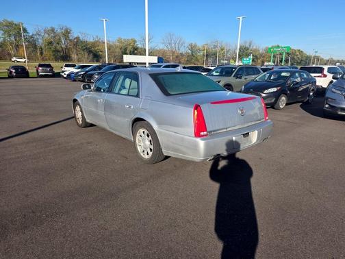 Radiant Silver Metallic 2011 Cadillac DTS Base