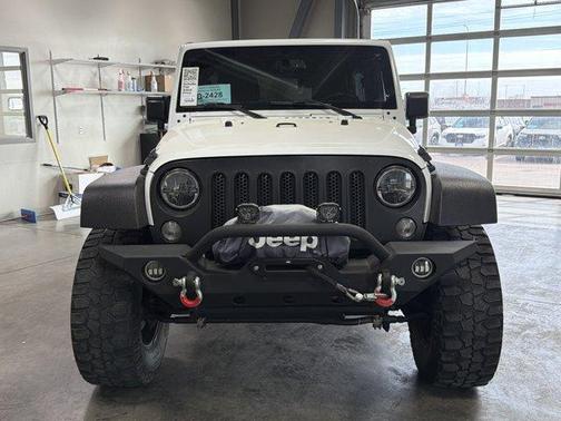 Bright White Clearcoat 2015 Jeep Wrangler Unlimited Sahara