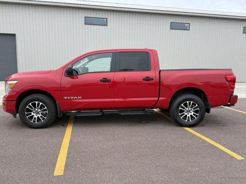 2024 Nissan Titan SV