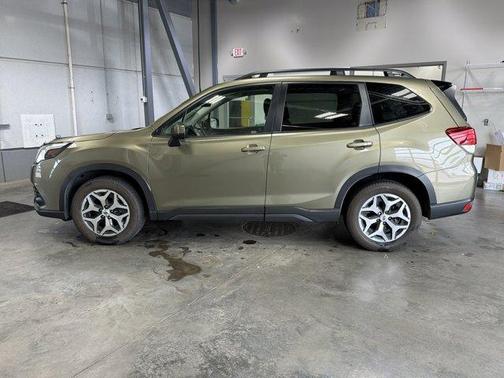 Autumn Green Metallic 2024 Subaru Forester Premium