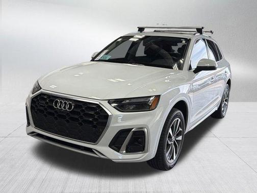 Glacier White Metallic 2023 Audi Q5 45 S line Premium Plus