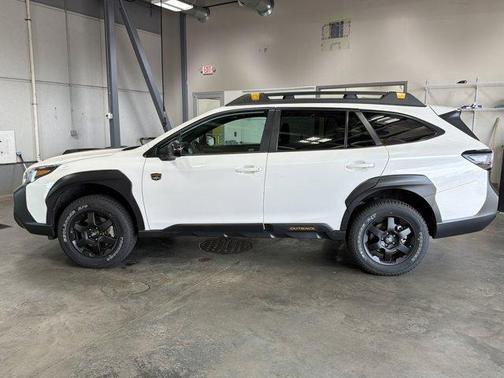 Crystal White Pearl 2025 Subaru Outback Wilderness