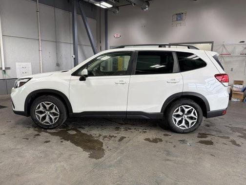 Crystal White Pearl 2021 Subaru Forester Premium
