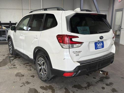 Crystal White Pearl 2021 Subaru Forester Premium