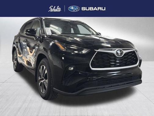 Midnight Black Metallic 2024 Toyota Highlander XLE