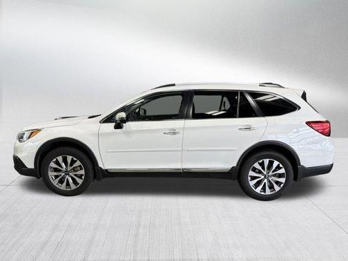 Crystal White Pearl 2017 Subaru Outback 3.6R Touring