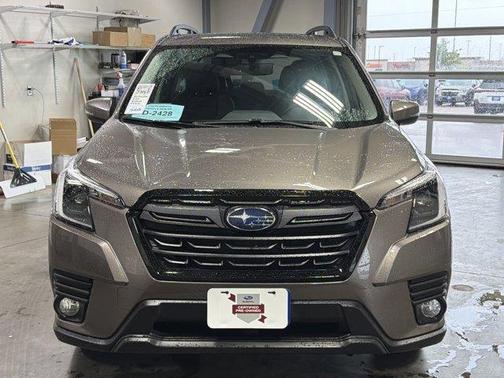 Brilliant Bronze Metallic 2023 Subaru Forester Limited