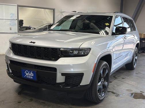 Silver Zynith 2025 Jeep Grand Cherokee L Laredo