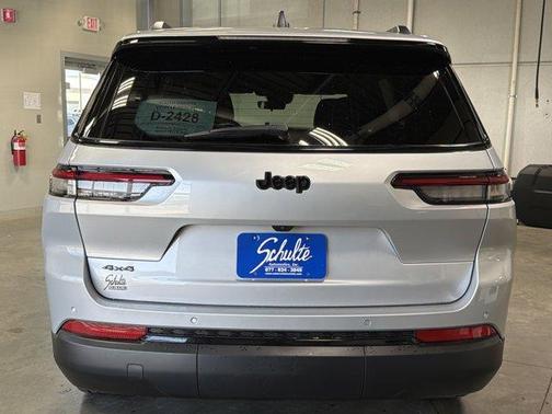 Silver Zynith 2025 Jeep Grand Cherokee L Laredo