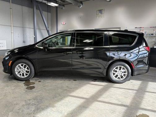 2024 Chrysler Pacifica Touring-L