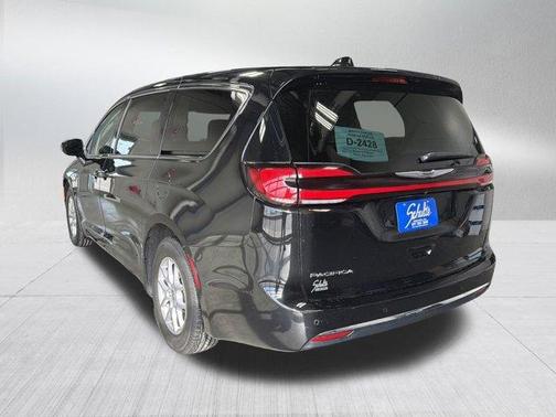 2024 Chrysler Pacifica Touring-L