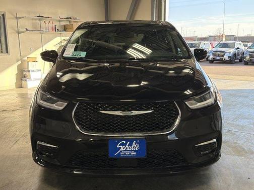 2024 Chrysler Pacifica Touring-L