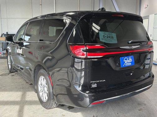 2024 Chrysler Pacifica Touring-L