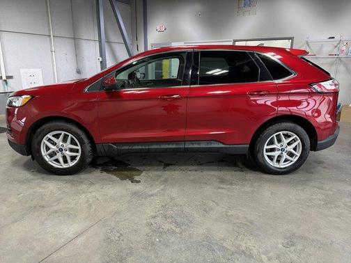 Rapid Red Metallic Tinted Clearcoat 2022 Ford Edge SEL
