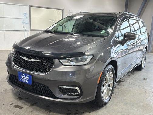 2022 Chrysler Pacifica Touring-L