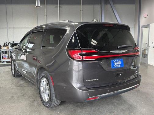 2022 Chrysler Pacifica Touring-L