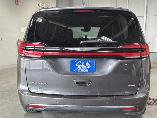 2022 Chrysler Pacifica Touring-L