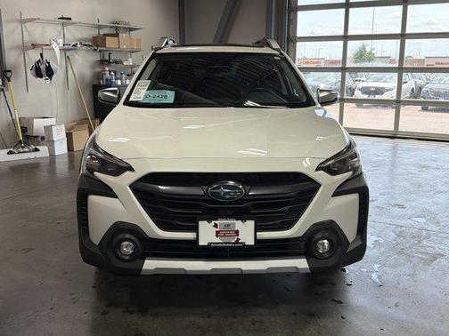 Crystal White Pearl 2023 Subaru Outback Touring XT