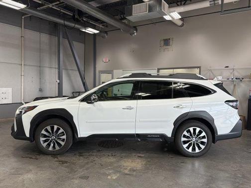 Crystal White Pearl 2023 Subaru Outback Touring XT