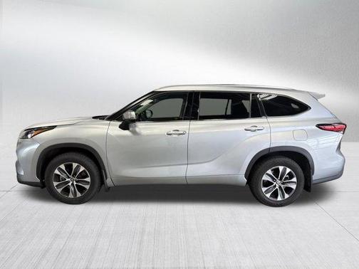 Celestial Silver Metallic 2020 Toyota Highlander XLE
