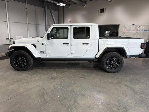 Bright White Clearcoat 2025 Jeep Gladiator Sport