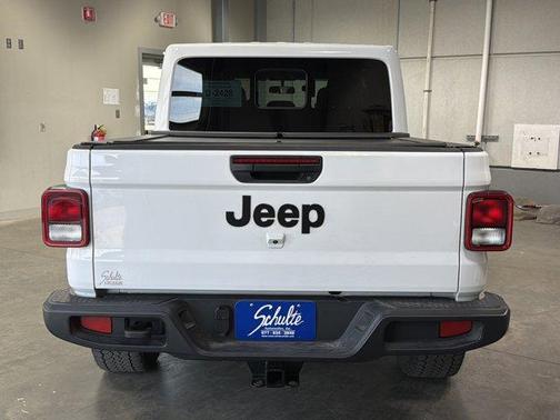 Bright White Clearcoat 2025 Jeep Gladiator Sport