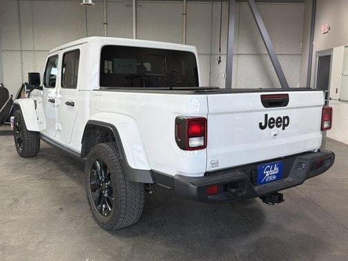 Bright White Clearcoat 2025 Jeep Gladiator Sport