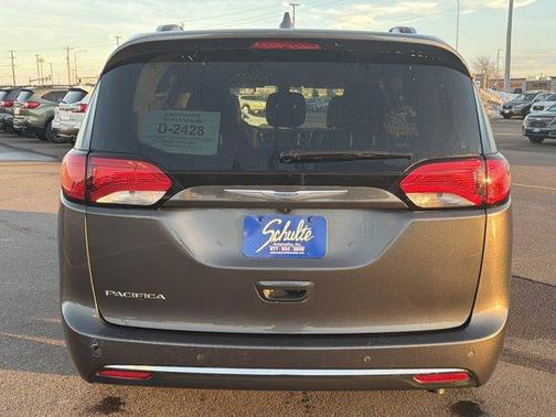 2018 Chrysler Pacifica Touring-L