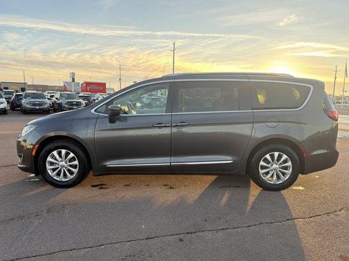 2018 Chrysler Pacifica Touring-L