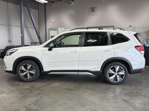 Crystal White Pearl 2021 Subaru Forester Touring