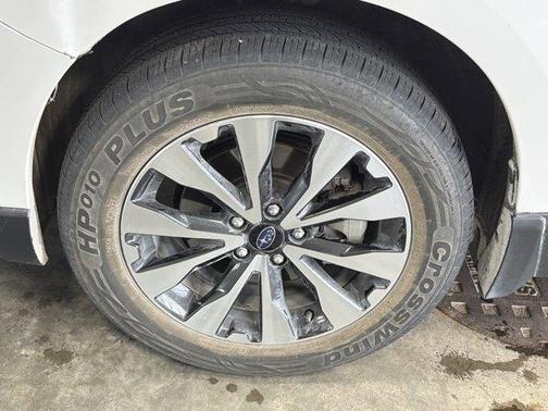 Crystal White Pearl 2017 Subaru Outback 2.5i Limited
