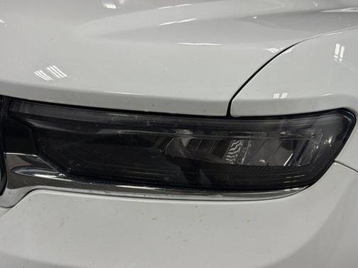 Bright White Clearcoat 2022 Jeep Grand Cherokee L Overland