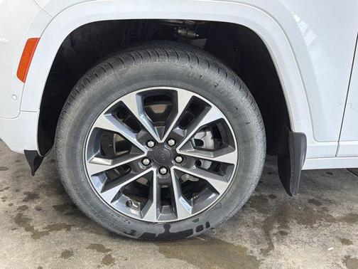 Bright White Clearcoat 2022 Jeep Grand Cherokee L Overland