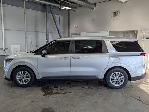 2023 Kia Carnival LX