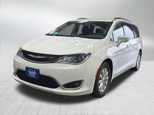 Bright White Clearcoat 2017 Chrysler Pacifica Touring-L