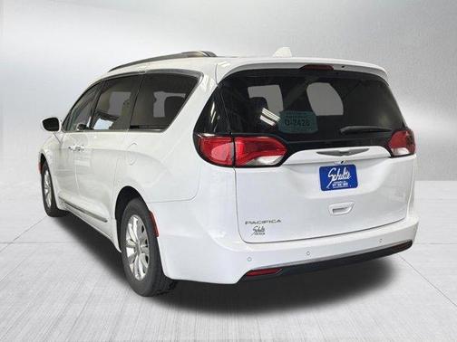 Bright White Clearcoat 2017 Chrysler Pacifica Touring-L
