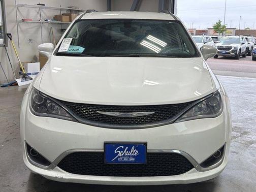 Bright White Clearcoat 2017 Chrysler Pacifica Touring-L