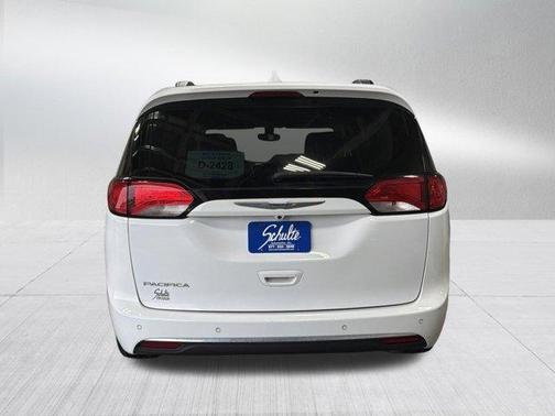 Bright White Clearcoat 2017 Chrysler Pacifica Touring-L