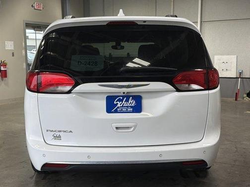 Bright White Clearcoat 2017 Chrysler Pacifica Touring-L