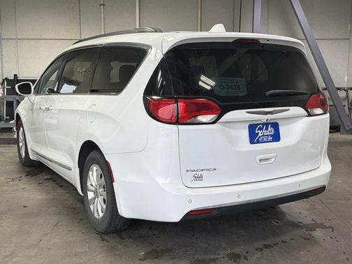 Bright White Clearcoat 2017 Chrysler Pacifica Touring-L