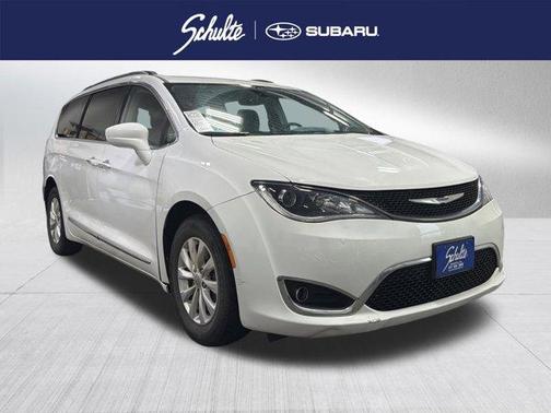 Bright White Clearcoat 2017 Chrysler Pacifica Touring-L