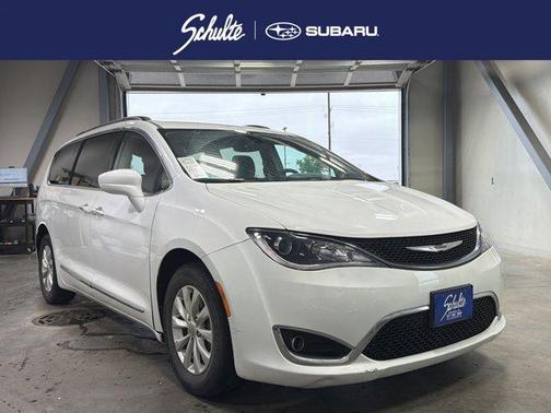 Bright White Clearcoat 2017 Chrysler Pacifica Touring-L