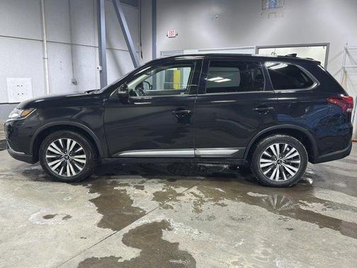 2020 Mitsubishi Outlander SE