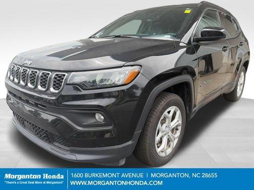 Diamond Black Crystal Pearlcoat 2024 Jeep Compass Latitude