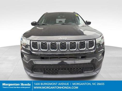 Diamond Black Crystal Pearlcoat 2024 Jeep Compass Latitude