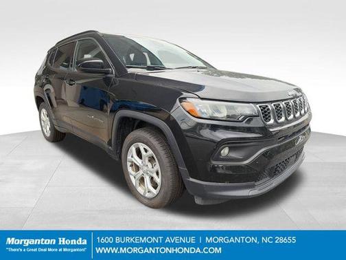 Diamond Black Crystal Pearlcoat 2024 Jeep Compass Latitude